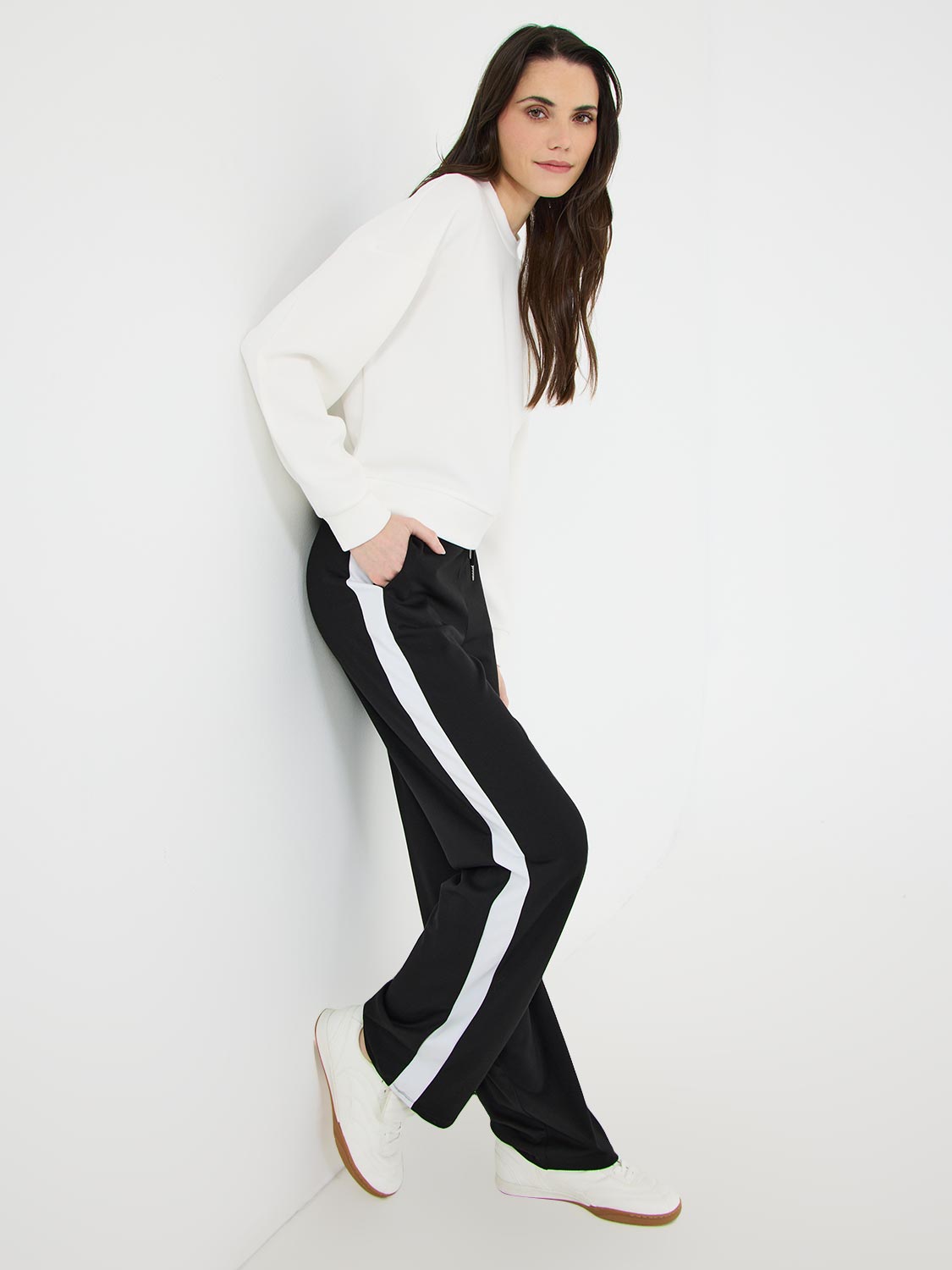 Pantalon large à bandes latérales contrastées