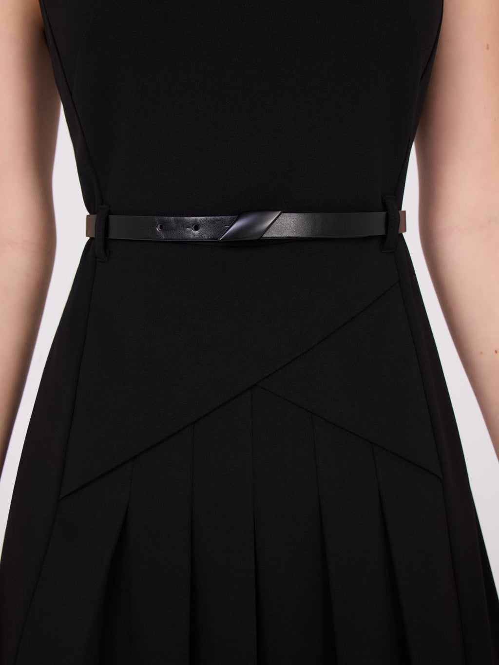 Robe mi-longue en crêpe à plis creux