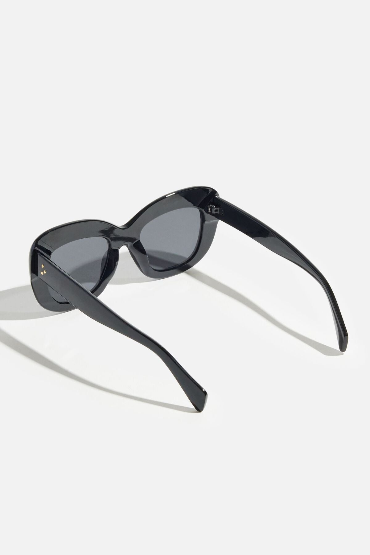 Exaggerated Cat-Eye Sunglasses