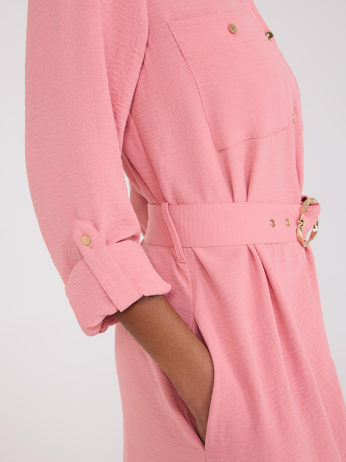 Robe chemise mi-longue à manches longues et ceinture