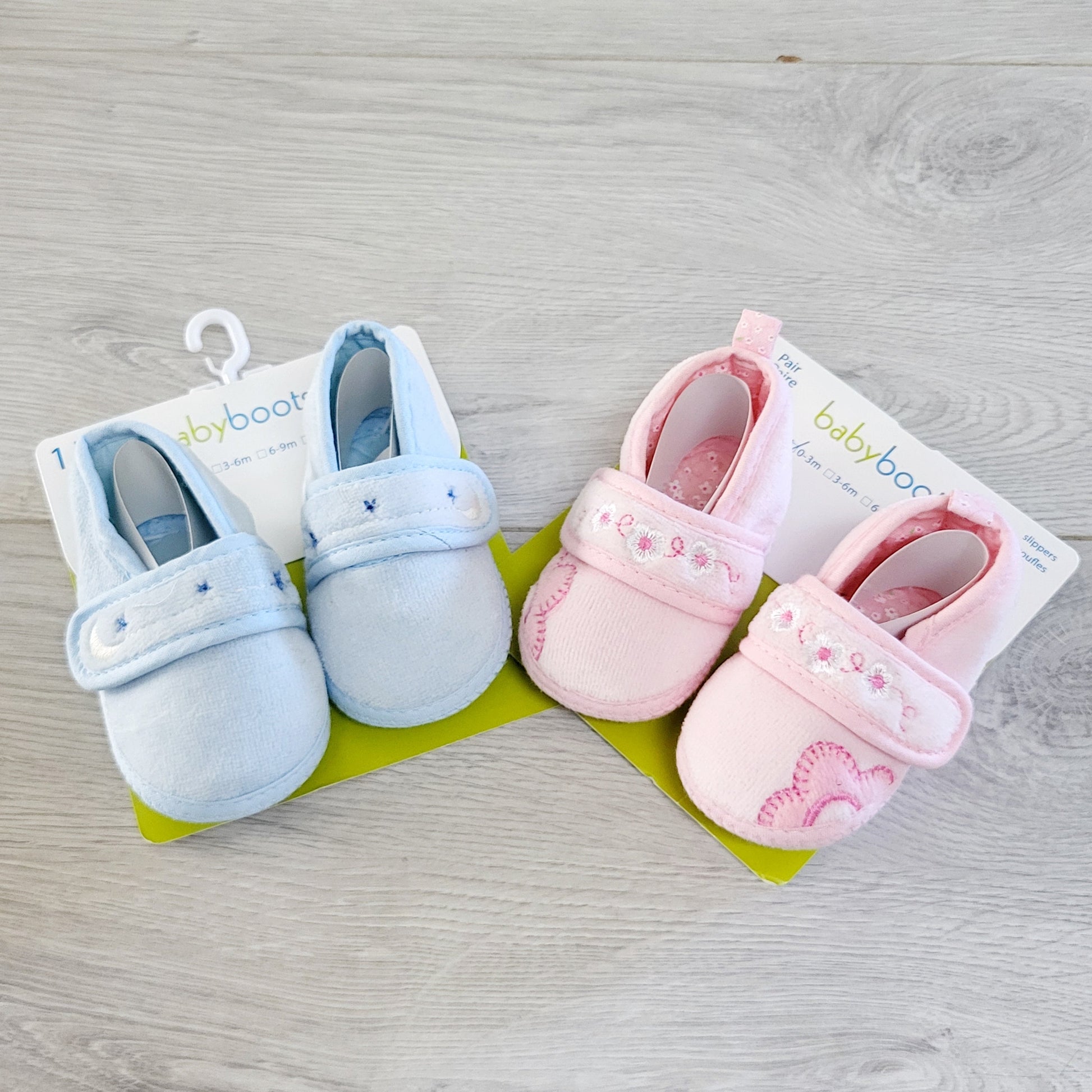 SUSM1 - NOUVEAU - Chaussons souples Baby Boots. Taille 0-3 mois