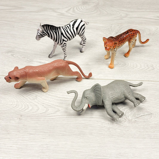 CHLV3 - Lot of plastic animals