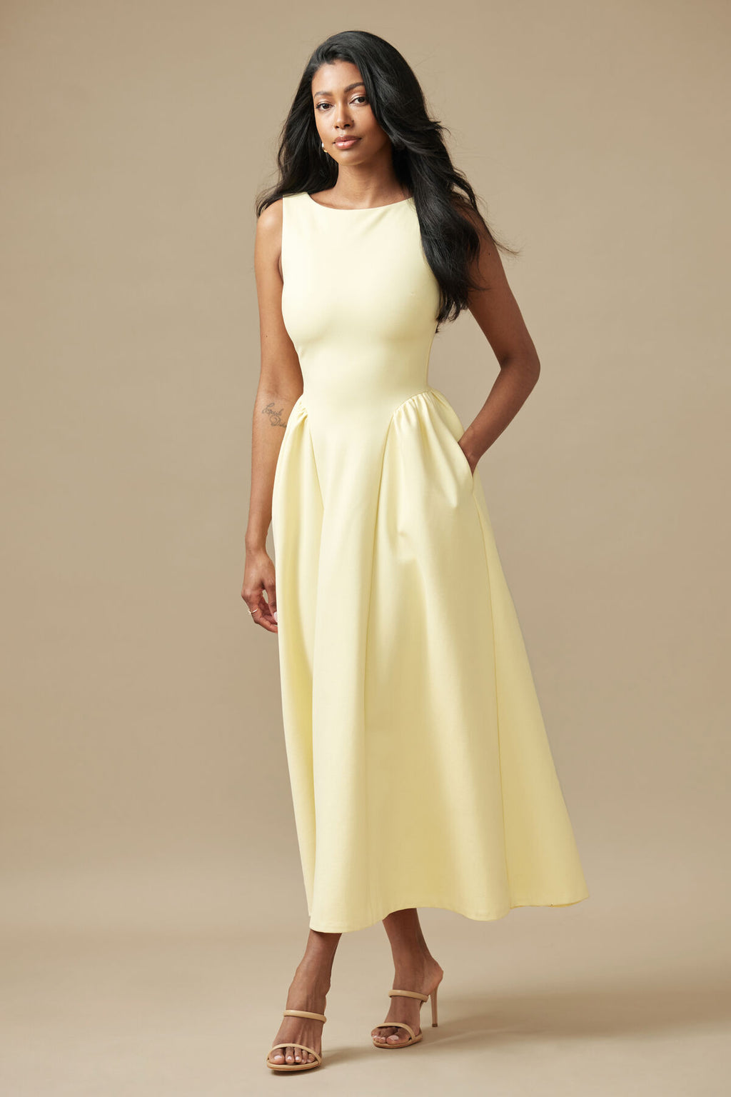 Robe longue évasée en point de Rome