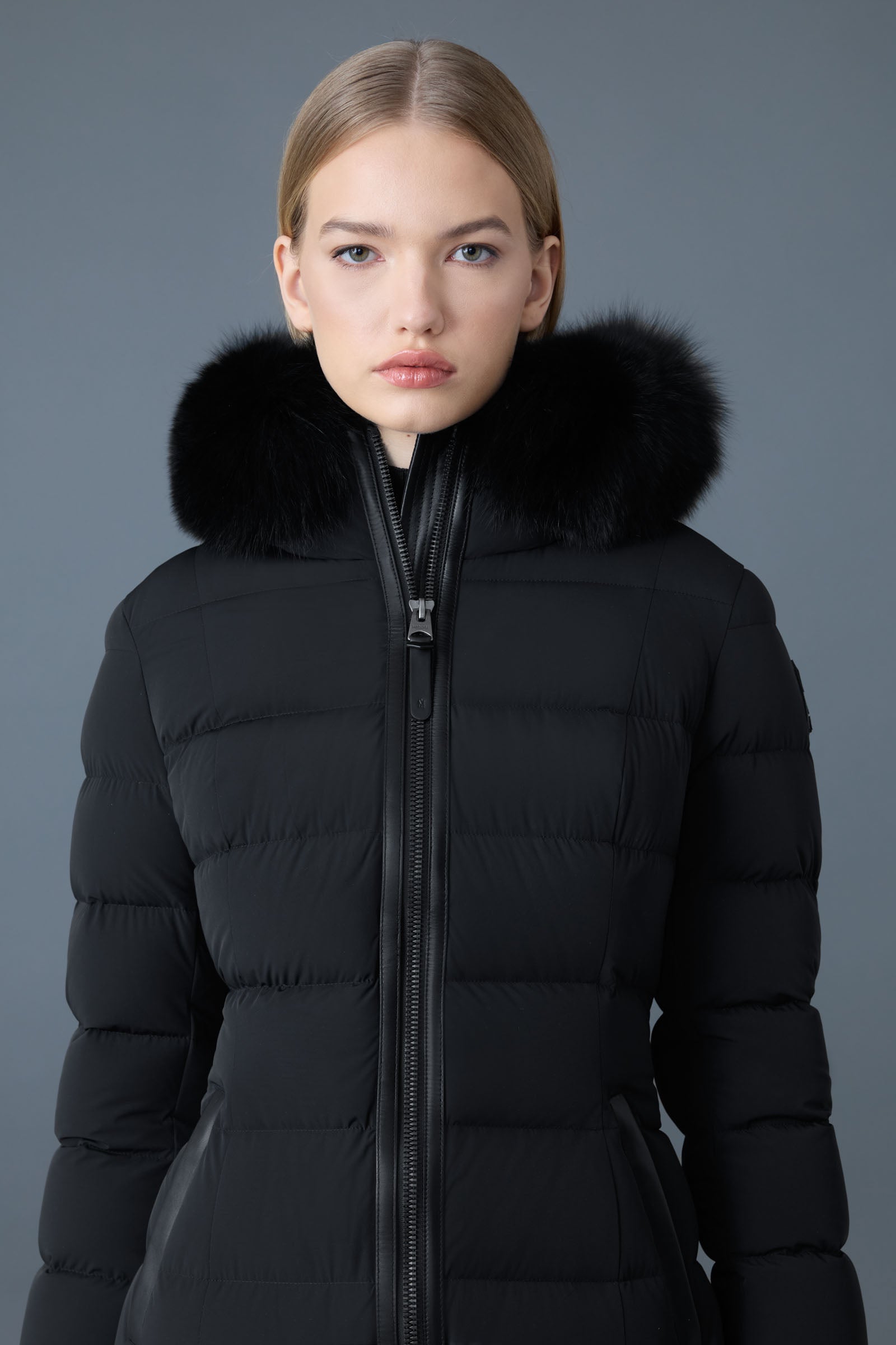 Manteau en duvet léger extensible CALLA Agile-360 avec col en fourrure de renard bleu