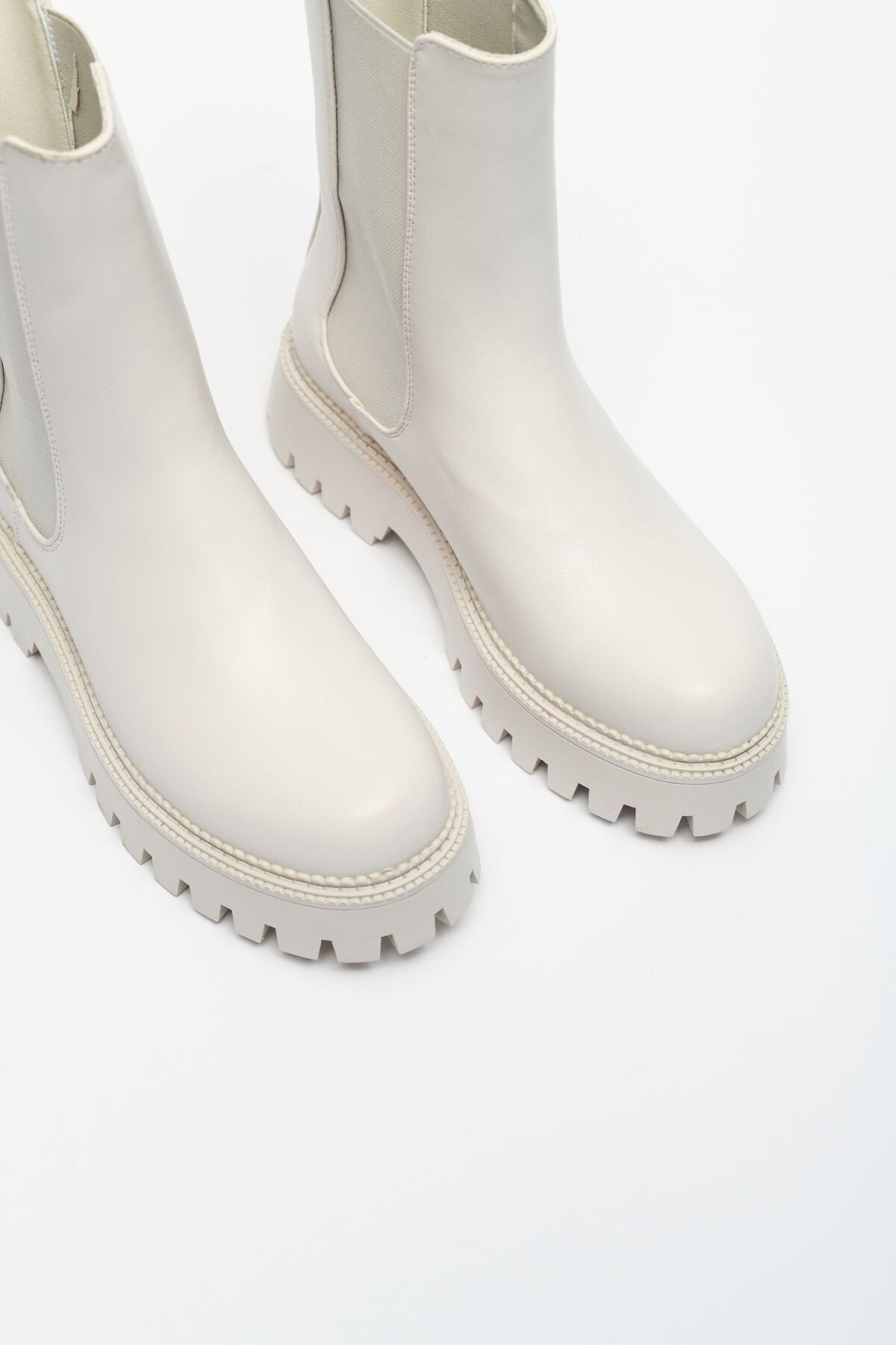 STEVE MADDEN Briona Lug Sole Chelsea Boot